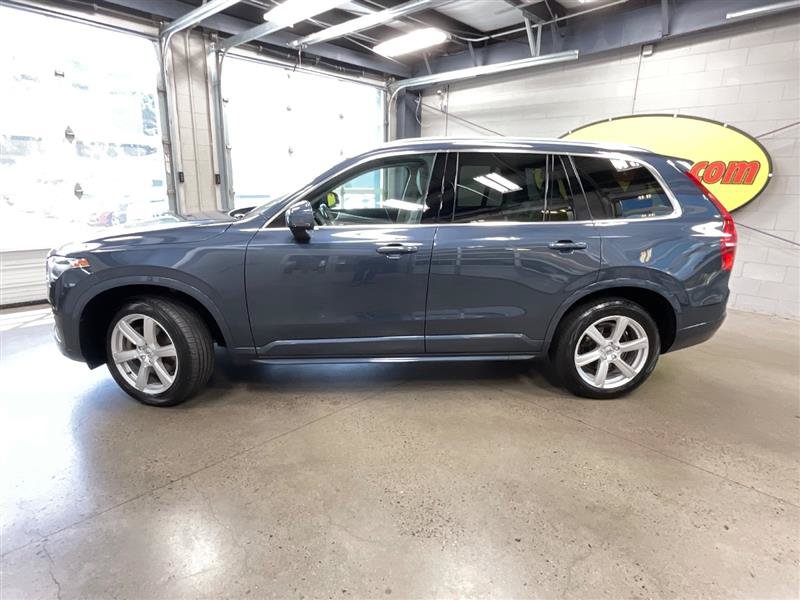 Used 2022 Volvo XC90 T5 Momentum AWD/4WD image 2