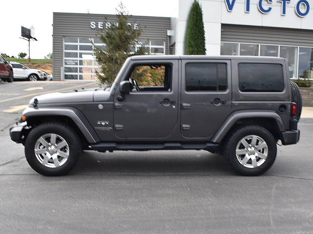 Used 2016 Jeep Wrangler Unlimited Sahara w/ Connectivity Group AWD/4WD image 2