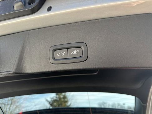 Certified 2025 Volvo XC40 B5 Core image 35