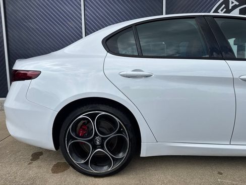 Used 2022 Alfa Romeo Giulia Ti AWD/4WD image 5