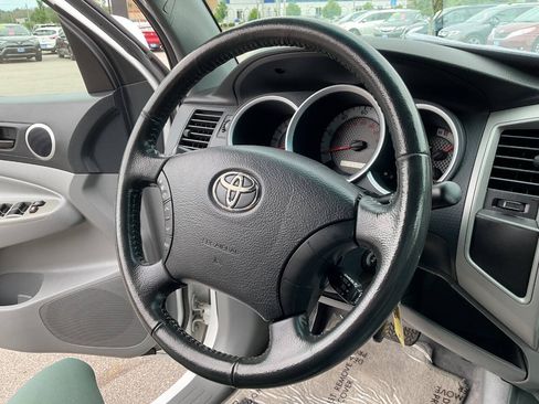 Used 2011 Toyota Tacoma PreRunner w/ TRD Sport Pkg RWD image 18
