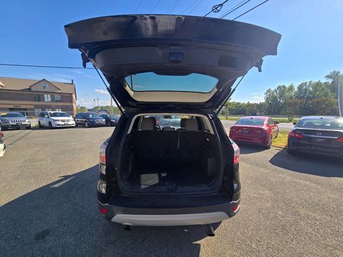 Used 2018 Ford Escape SE w/ Ford Safe & Smart Package FWD image 30