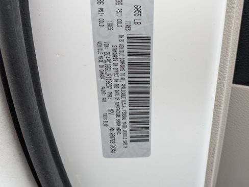 Used 2018 Chrysler Pacifica Touring-L FWD image 36