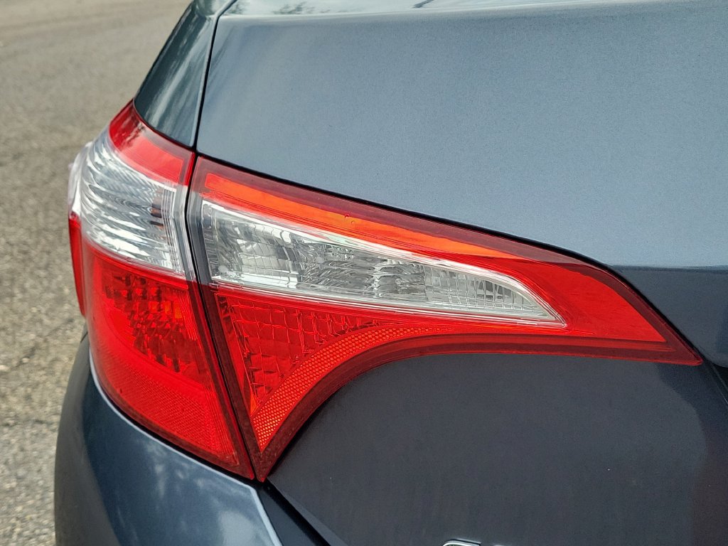 Used 2015 Toyota Corolla LE w/ Driver Convenience Package FWD image 19