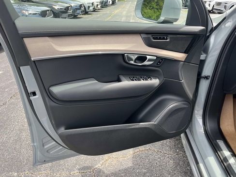 New 2026 Volvo XC90 T8 Plus w/ Protection Package Premier AWD/4WD image 19