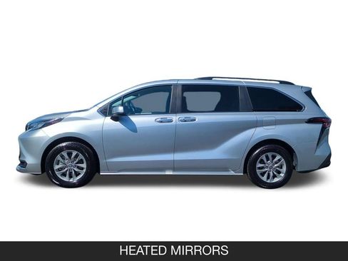 Used 2025 Toyota Sienna XLE FWD image 5
