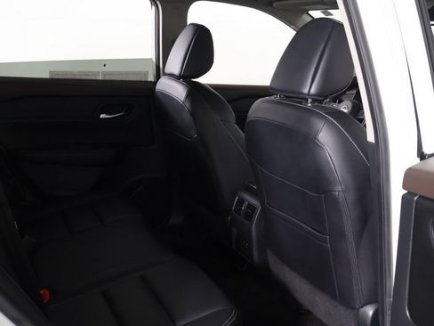 Used 2023 Nissan Rogue SL FWD image 28