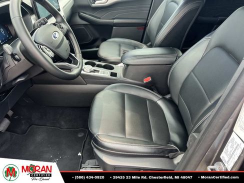 Used 2025 Ford Escape Platinum AWD/4WD image 17