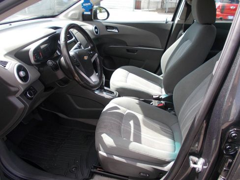 Used 2017 Chevrolet Sonic LT w/ Convenience Package FWD image 5