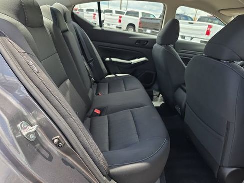 Used 2025 Nissan Altima 2.5 SV FWD image 15