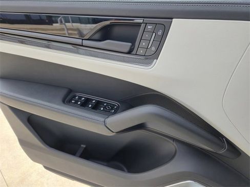 New 2025 Porsche Cayenne Turbo image 20
