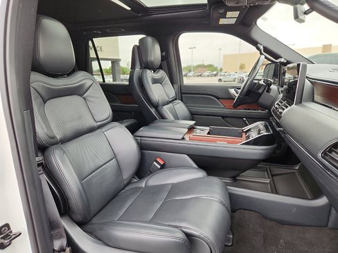 Used 2023 Lincoln Navigator Reserve AWD/4WD image 15