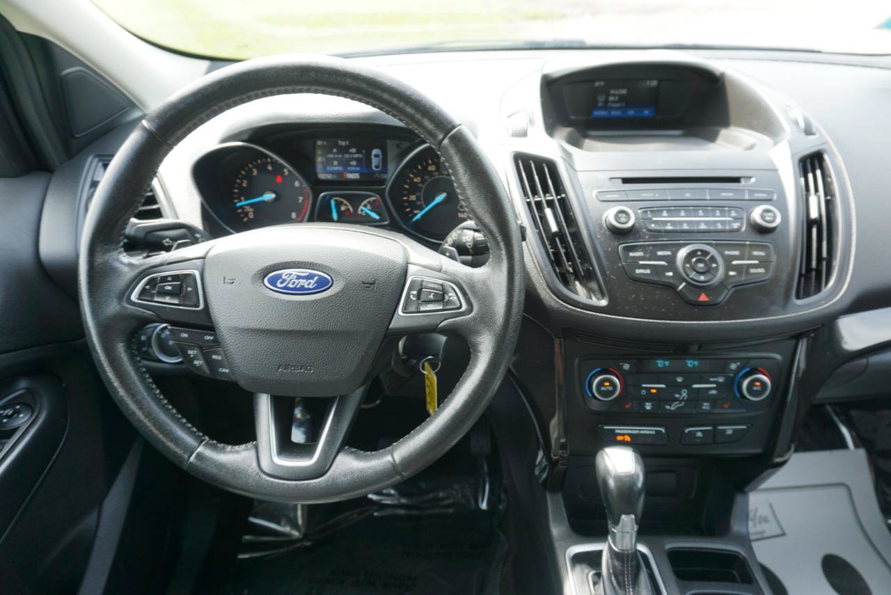 Used 2018 Ford Escape SE w/ SE Sport Appearance Package FWD image 9