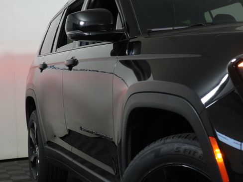 Used 2023 Jeep Grand Cherokee L Laredo AWD/4WD image 3
