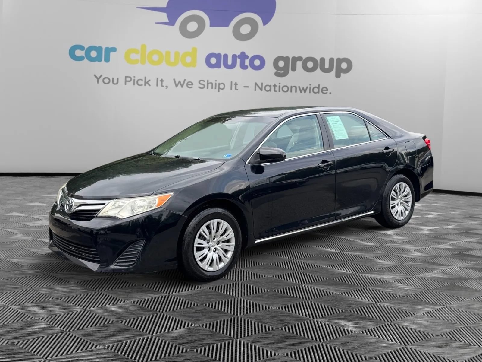 Used 2012 Toyota Camry LE FWD image 1