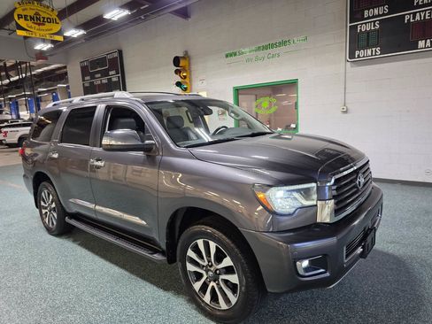 Used 2018 Toyota Sequoia Limited w/ Safety & Convenience Package AWD/4WD image 4