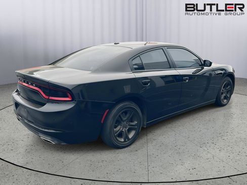 Used 2019 Dodge Charger SXT w/ Leather Interior Group image 8
