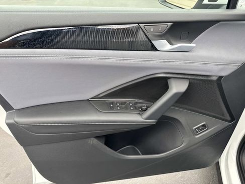 New 2026 Volkswagen Tiguan SE FWD image 12