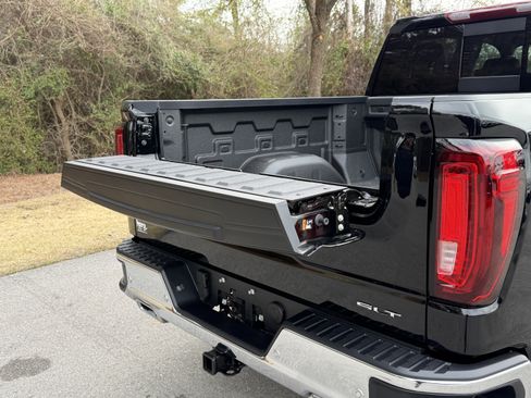 New 2026 GMC Sierra 1500 SLT image 11