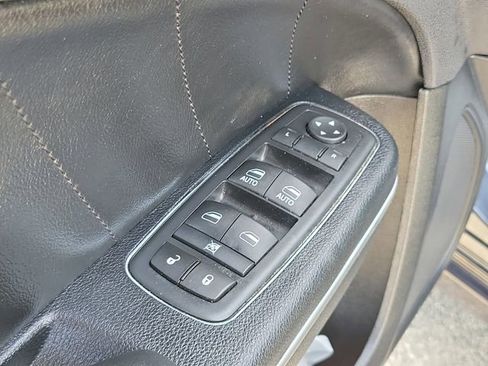 Used 2016 Dodge Charger SXT RWD image 19