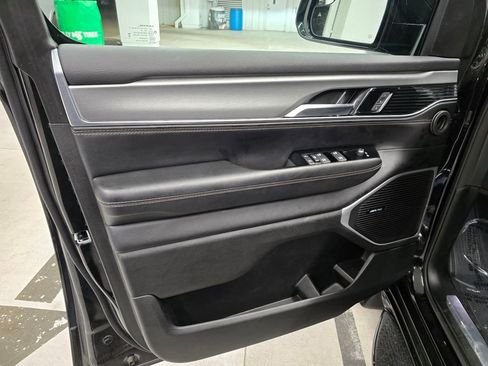 Used 2023 Jeep Wagoneer Series II image 14