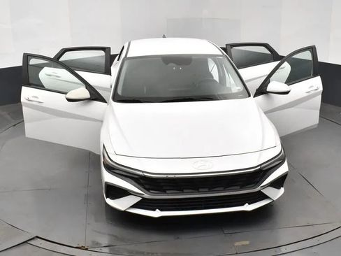 Used 2024 Hyundai Elantra SEL FWD image 10