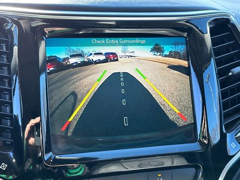 Used 2019 Jeep Cherokee Overland w/ Technology Group image 31