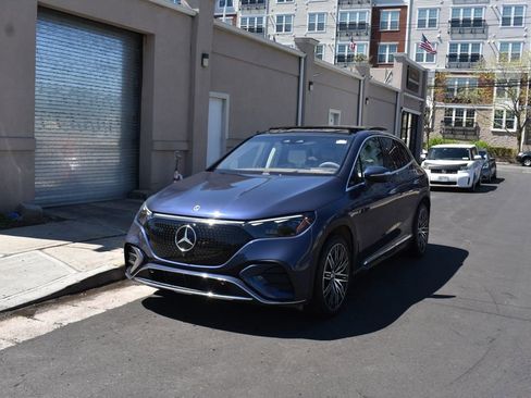 Used 2023 Mercedes-Benz EQE 500 4MATIC SUV image 2
