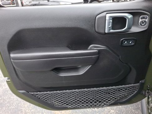 Used 2021 Jeep Gladiator Sport image 13