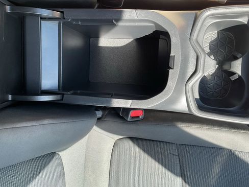 Used 2019 Toyota RAV4 LE image 27