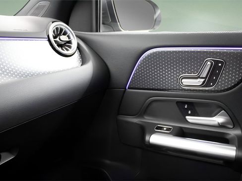 Used 2025 Mercedes-Benz GLA 250 image 23