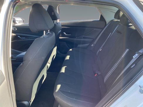 Used 2025 Hyundai Elantra SEL image 13