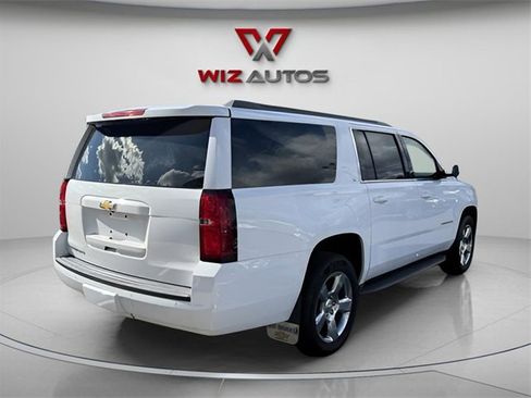 Used 2020 Chevrolet Suburban LT w/ Luxury Package image 4