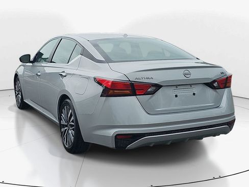 Used 2024 Nissan Altima 2.5 SV FWD image 8