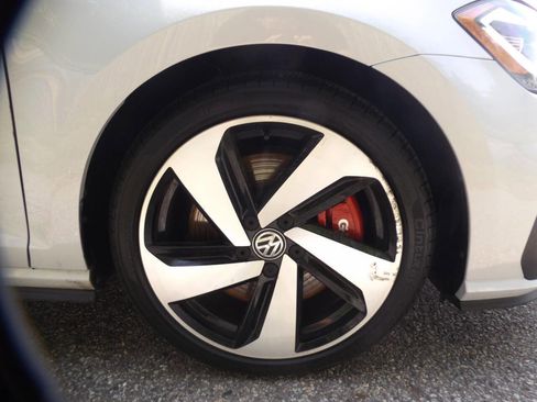 Used 2018 Volkswagen GTI SE FWD image 22