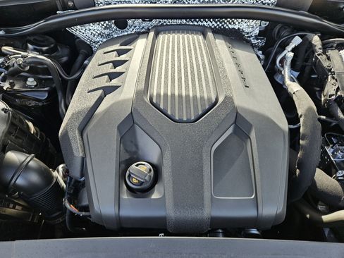 Certified 2025 Porsche Macan image 30