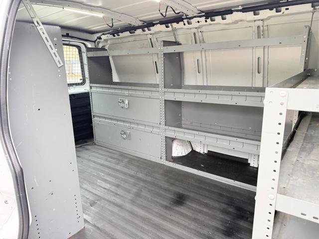 Used 2015 Chevrolet Express 2500 RWD image 32