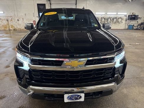 Used 2023 Chevrolet Silverado 1500 LT image 2