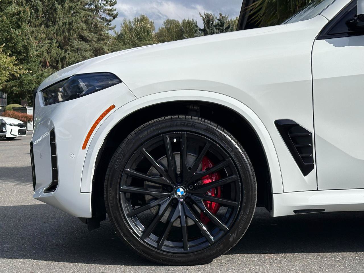 Used 2024 BMW X5 xDrive40i w/ M Sport Package AWD/4WD image 31