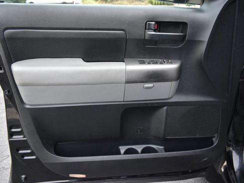 Used 2010 Toyota Tundra Grade 4x2 4dr CrewMax Cab Pick image 17