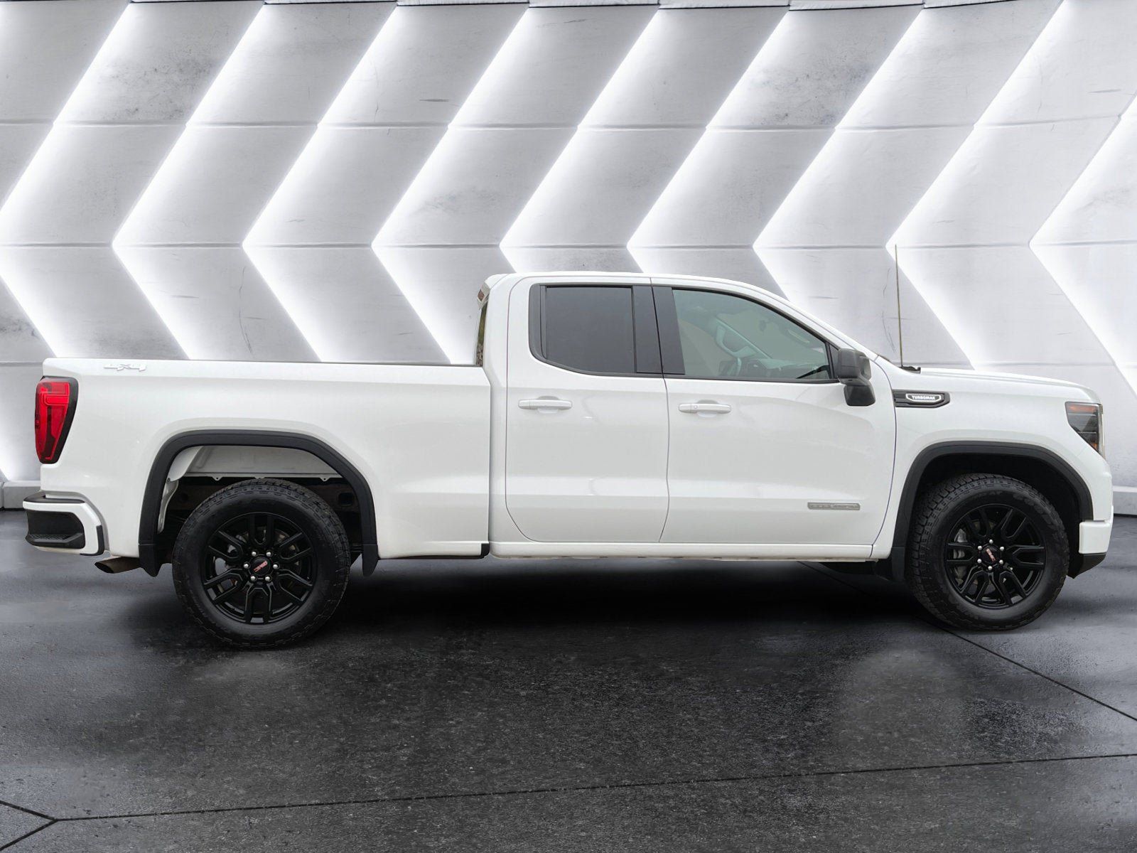 Used 2025 GMC Sierra 1500 Elevation AWD/4WD image 7