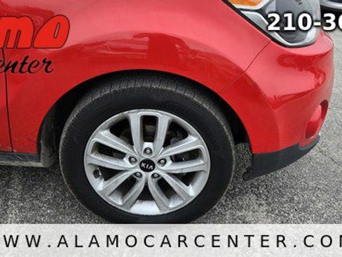 Used 2017 Kia Soul + FWD image 12