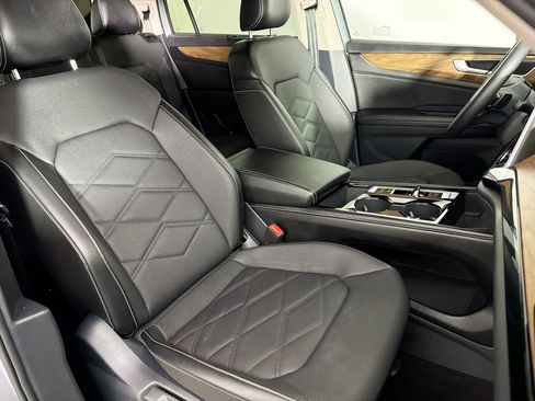 Used 2024 Volkswagen Atlas SE AWD/4WD image 39