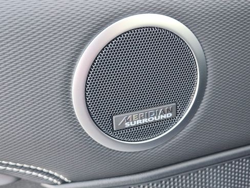 Certified 2025 Land Rover Discovery Dynamic SE image 25