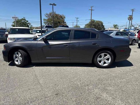 Used 2014 Dodge Charger SXT RWD image 2