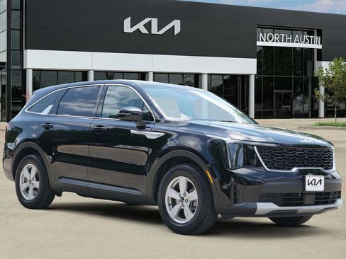 Certified 2024 Kia Sorento LX FWD image 7
