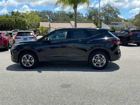 Used 2025 Chevrolet Blazer LT FWD image 3