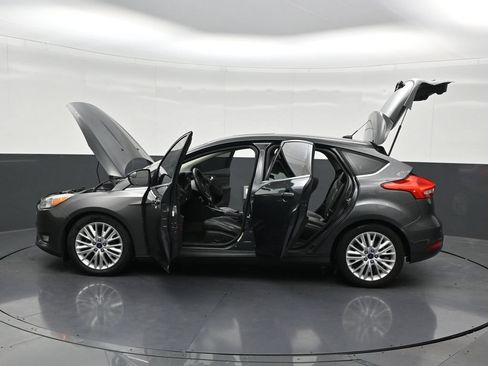 Used 2018 Ford Focus Titanium FWD image 33