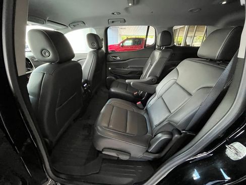 Used 2023 GMC Acadia SLT w/ Technology Package FWD image 15