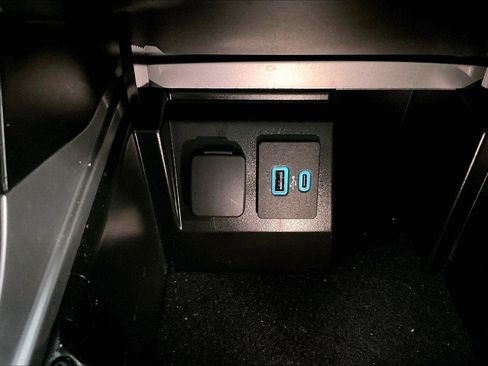 Certified 2022 Ford Explorer XLT w/ Equipment Group 202A image 32